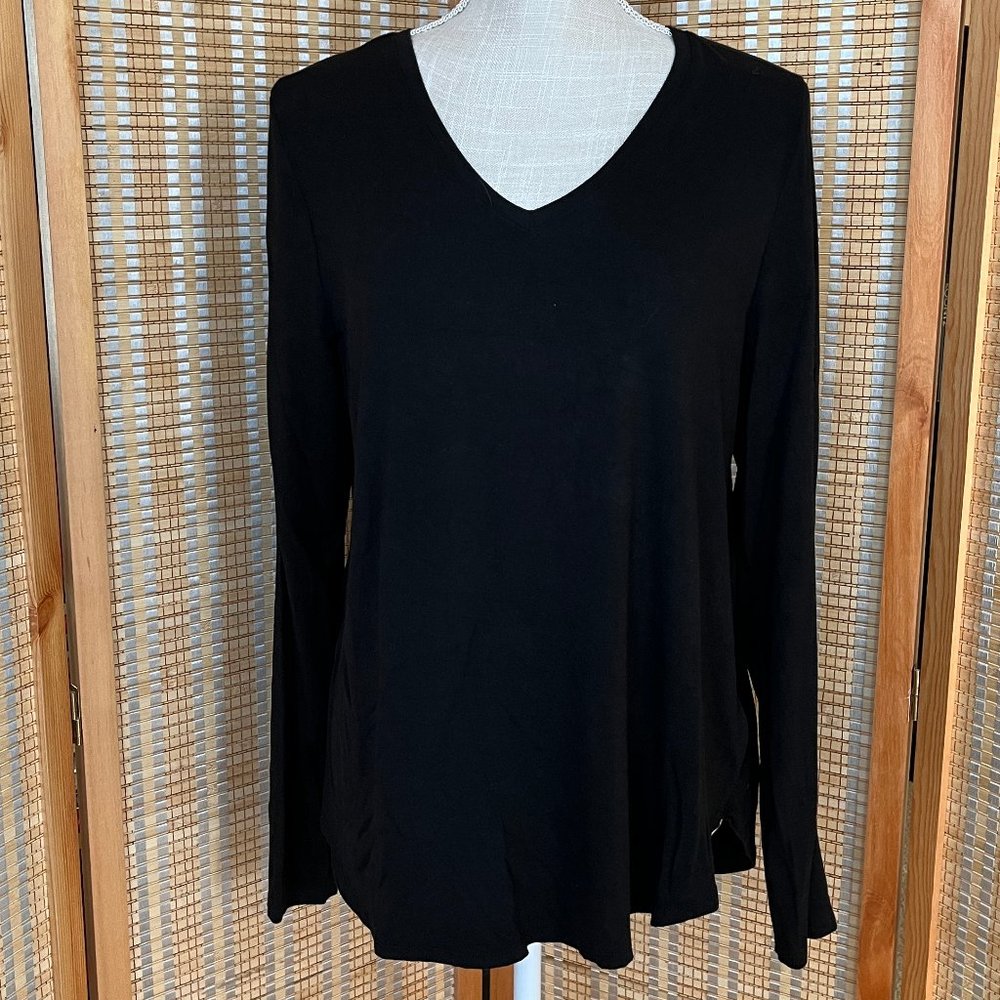 Tahari V-Neck T-Shirt - Black, Size XL
